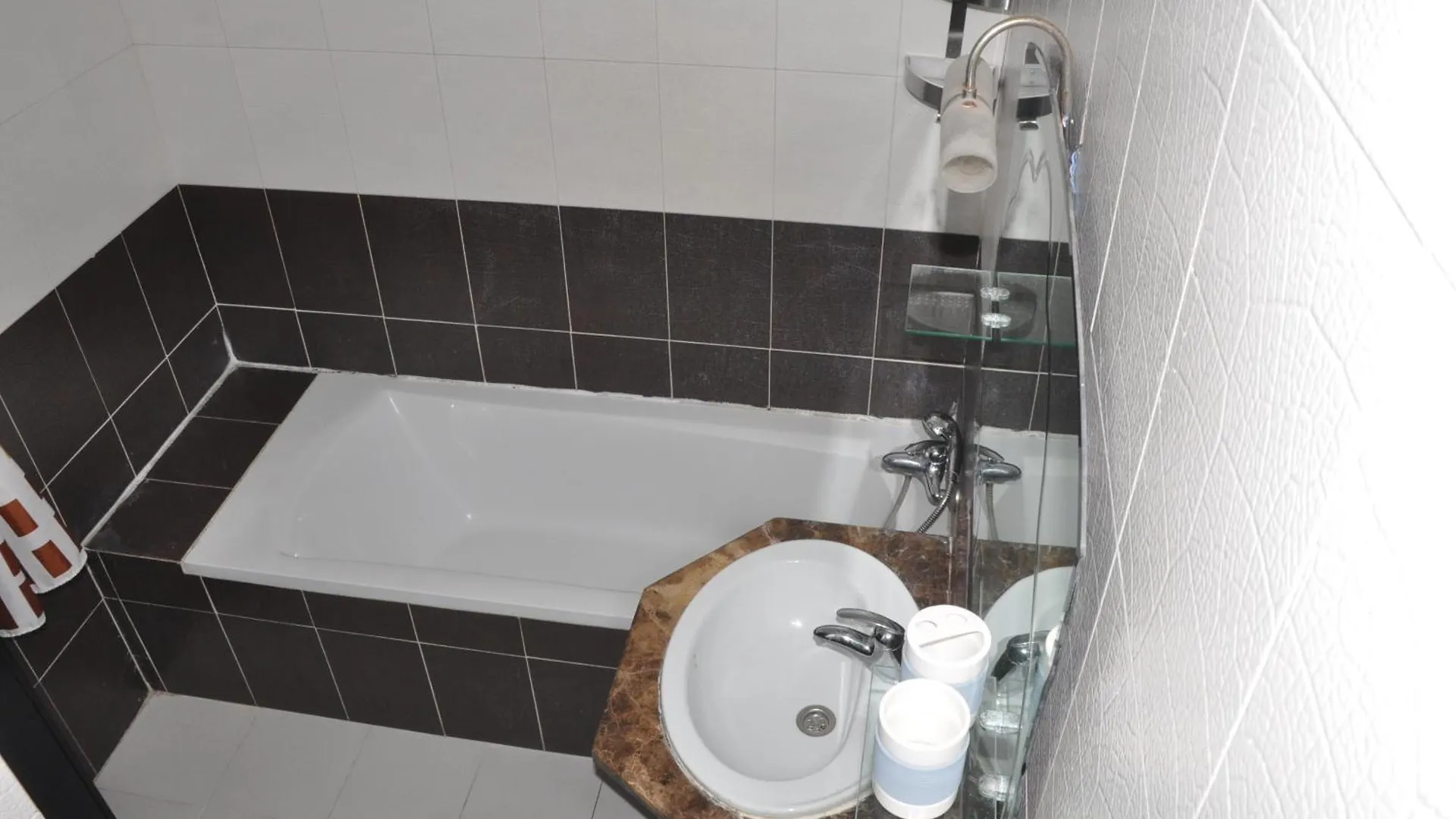 Val Fleuri Apartment With 2 Balconies, Casablanca