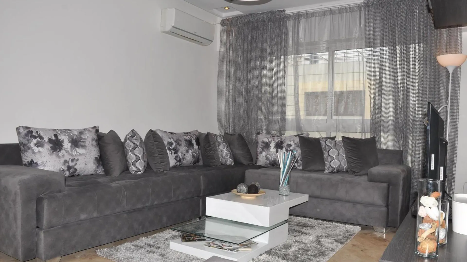 Val Fleuri Apartment With 2 Balconies, Casablanca